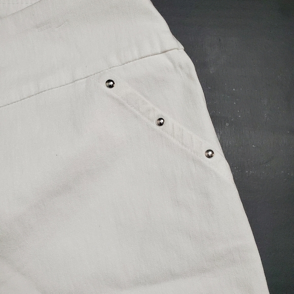 INC Pants Women's 12 Regular Mid Rise Pull On Bermuda White Shorts - Picture 3 of 9